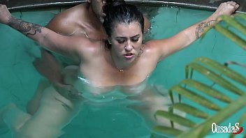 Sophia Wilf tener un buen sexo en la piscina brasileña