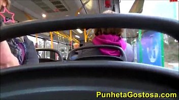 Masturbandose en bus