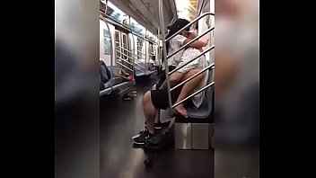 Porno en el metro con jap caliente
