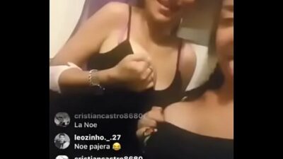 Chicas enseñando panocha