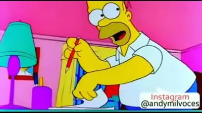 Homero comiendo sandwich