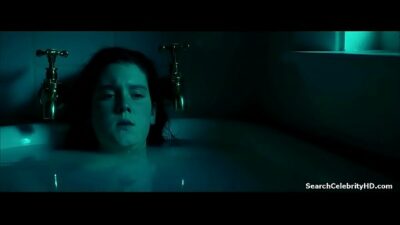 Melanie lynskey hot