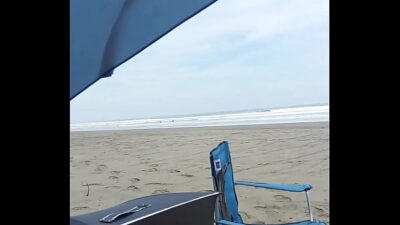 Mujeres maduras desnudas en la playa