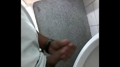 Paja en baño publico