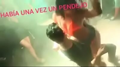 Perreando en la discoteca