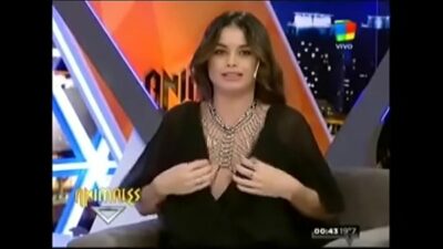 Presentadora de television sin ropa interior