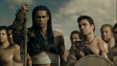 Spartacus escenas de amor