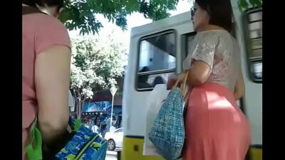 Videos de mujeres cagando en la calle