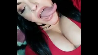 Besando y masturbando vaginas con lengua lesbianas