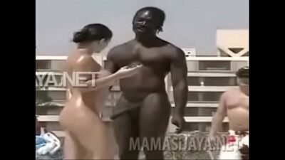Porno entre mujeres en la playa