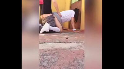 Estudiante de clases asiendo sexo con su maestra