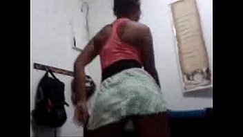 Dominicana bailando