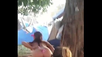 Mujer sin ropa bailando sexi culona