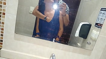 Con mi maestra en el baño