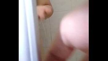 Mujer bañandose con mujeres